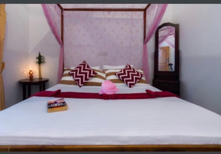 Sea Rock Beach Hotel Аругам Экстерьер фото