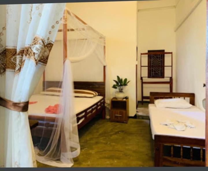 Sea Rock Beach Hotel Аругам Экстерьер фото