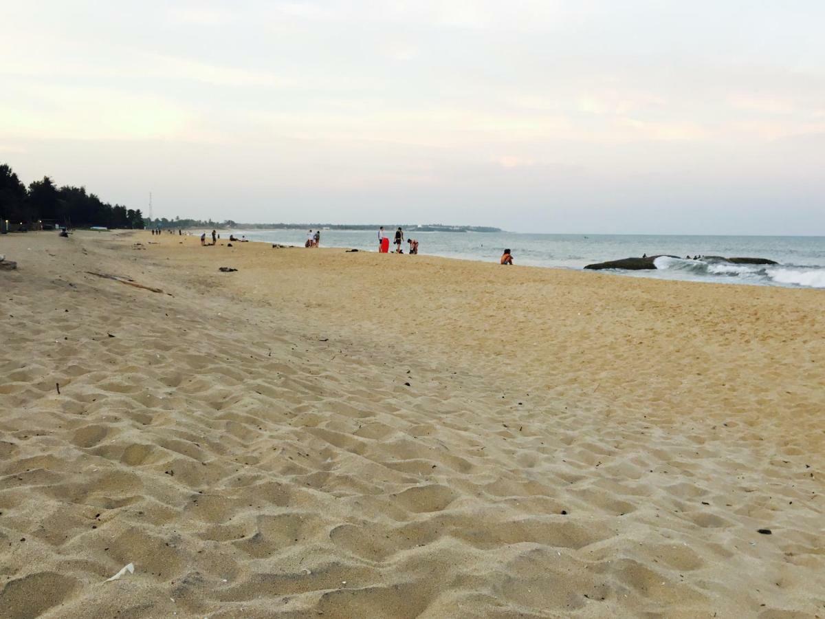 Sea Rock Beach Hotel Аругам Экстерьер фото